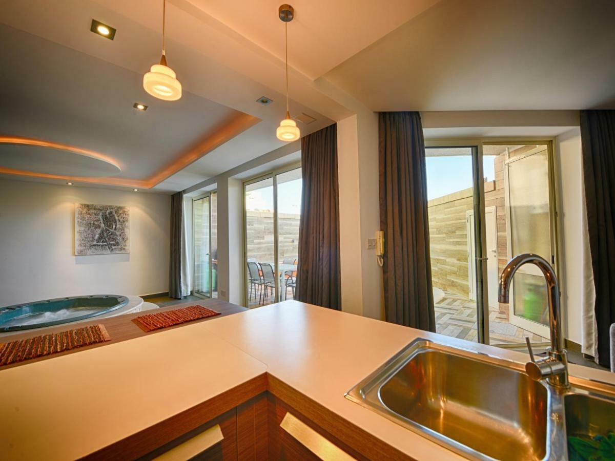 Anthony'S Maisonette Villa Qala Екстериор снимка